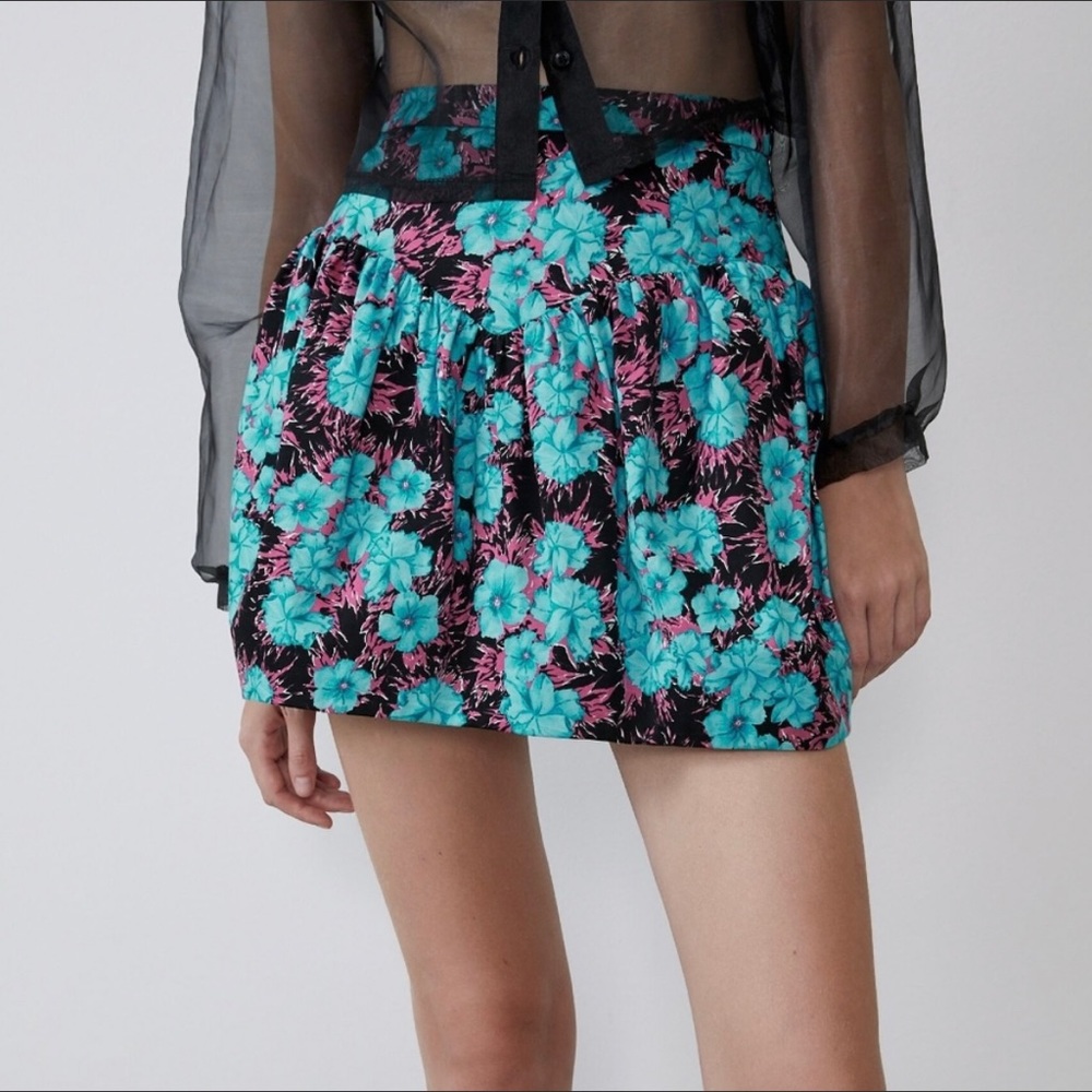 NWT Zara Blue and Black Floral High Waist Mini Skirt - Size XS